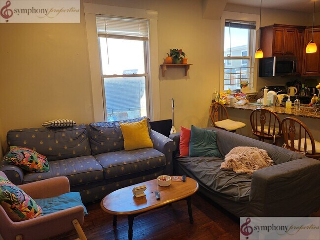 Building Photo - NO BROKER FEE!!!   MISSION HILL 5 BED/2 BATH WITH IN-UNIT LAUNDRY!!