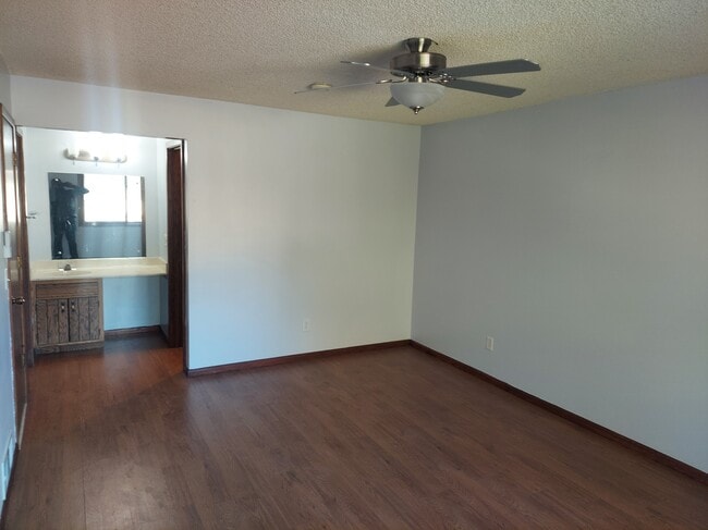 Building Photo - Dreamland Home Ventures