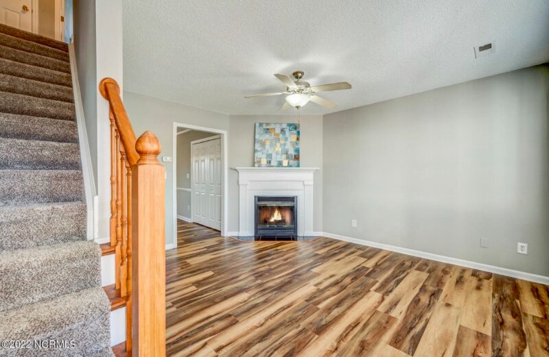 Building Photo - 2355 Vineyard Dr