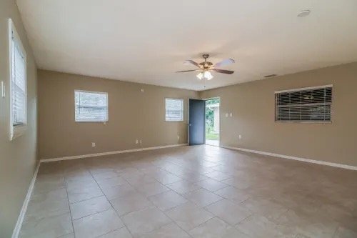 Building Photo - 625 Holland Ave