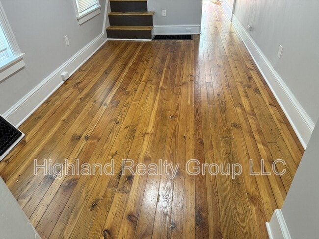 Building Photo - 913 Blunston St