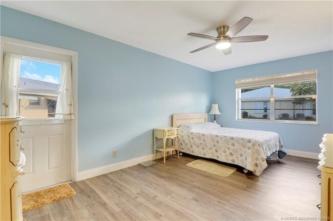 Building Photo - 211 Manatee Ln