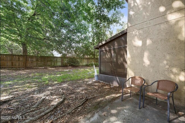 Building Photo - 85 Debarry Ave