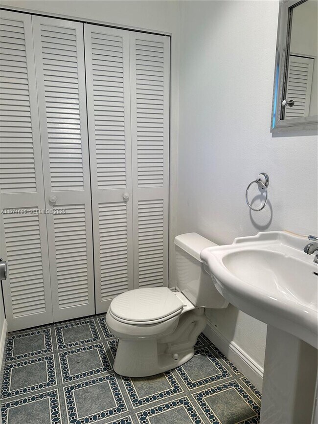 Building Photo - 108 SE Soneto Ct