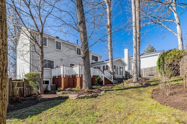 Building Photo - 2015 Freedom Ln