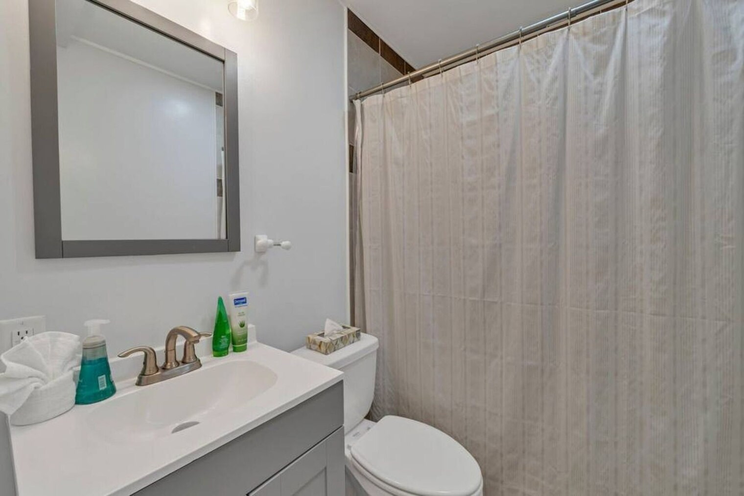 Building Photo - 302 Santa Rosa Blvd