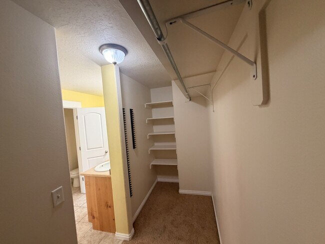 Building Photo - 4077 S Clipper St