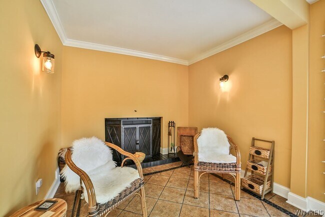 Building Photo - 32 Bernhardt Dr