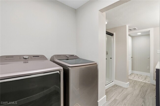Building Photo - 6070 Lancewood Way