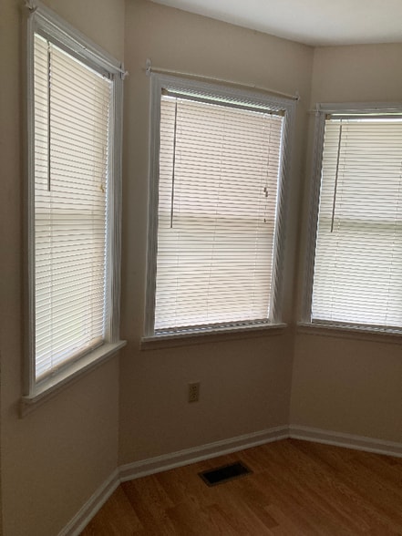 Building Photo - 626 Windcrest Dr