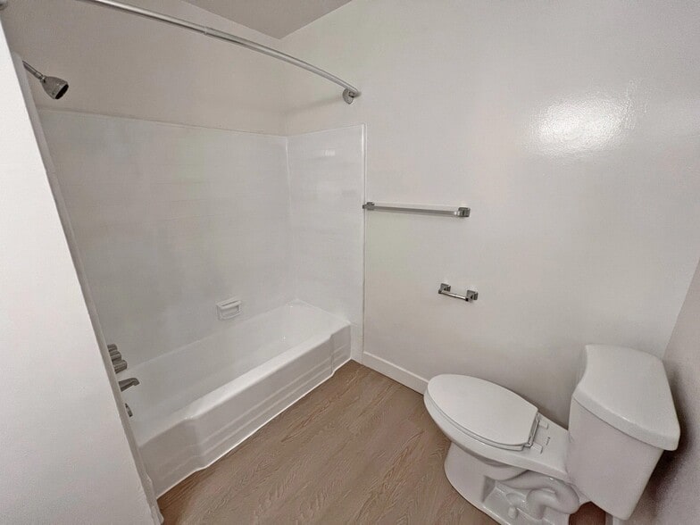 Building Photo - 225 Montana Ave