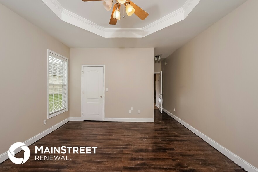 Building Photo - 4497 Canterbury St