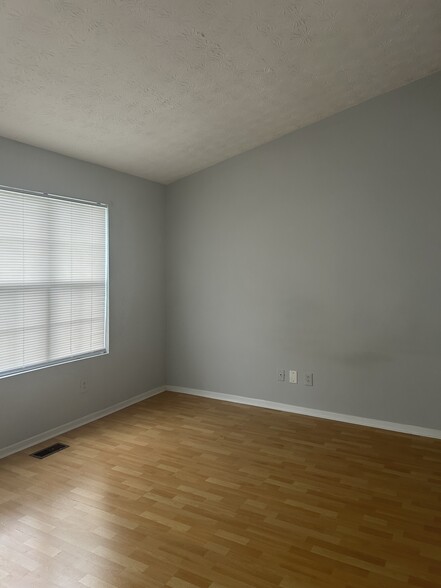 Building Photo - 3736 Jamestown Ct