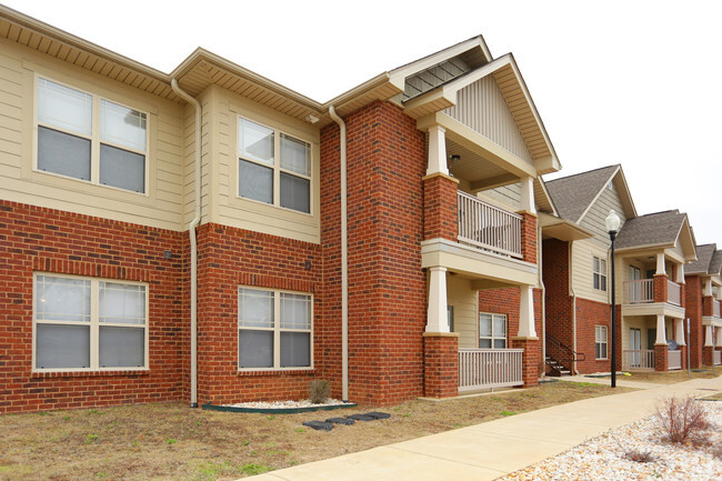 Building Photo - The Estates at Northampton