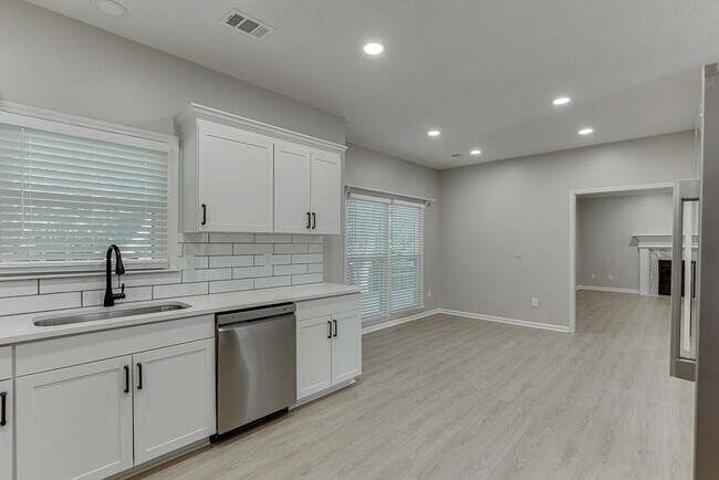 Building Photo - 5570 Cannonero Dr