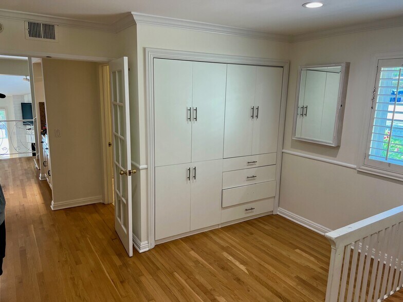 Building Photo - 1586 Palisades Dr