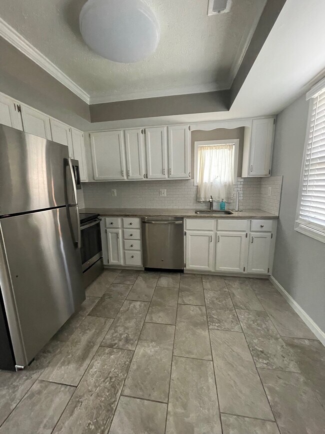 Kitchen - 7897 W End Dr