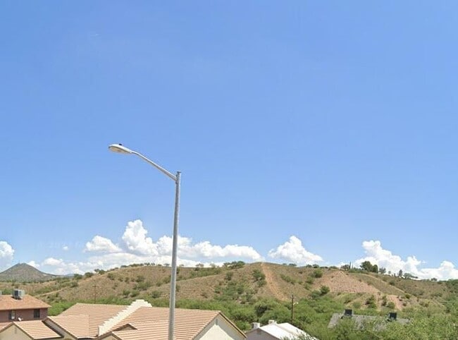 Primary Photo - 2536 N Corinthian Garden Dr