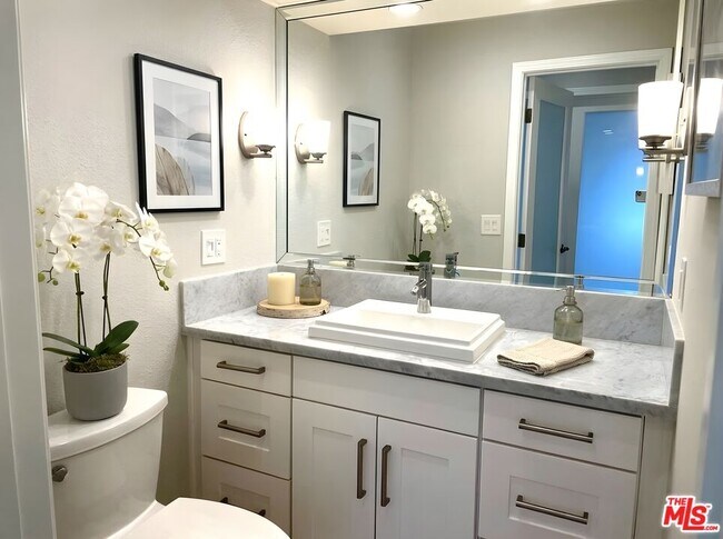 Building Photo - 64356 Doral Dr