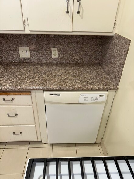 Building Photo - 3858 Bentley Ave