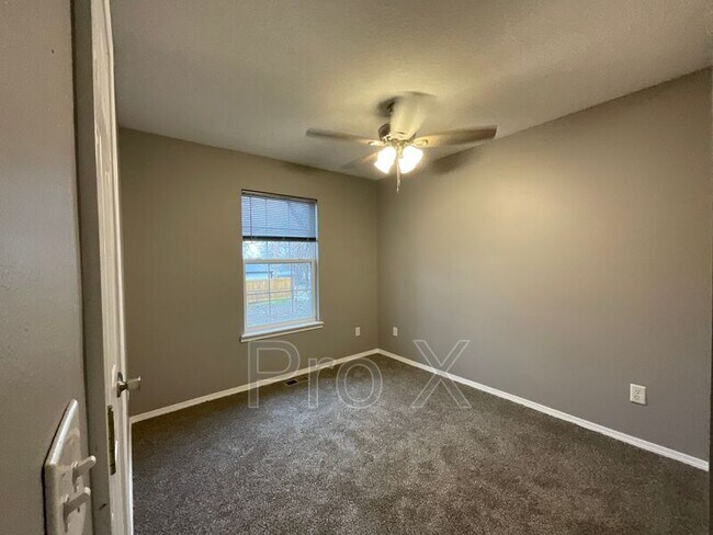 Building Photo - 211 S Hall St