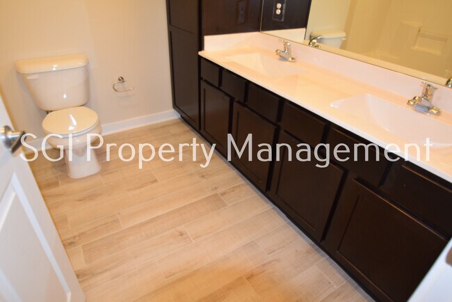 Building Photo - 523 Wood Dr