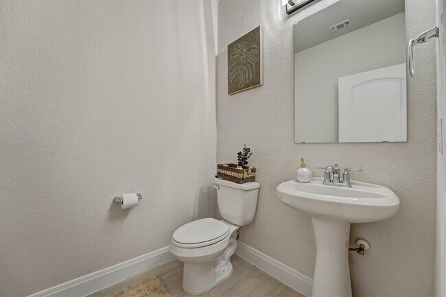 Building Photo - 17012 Pleasanton Cove