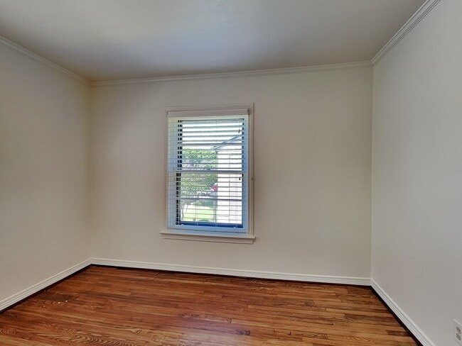 Building Photo - 6442 Bordeaux Ave