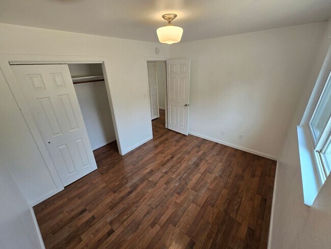 Building Photo - West-Flagstaff 4bd/2ba House Near NAU & CCC -Students & Pets OK!! Avail. July 10th!