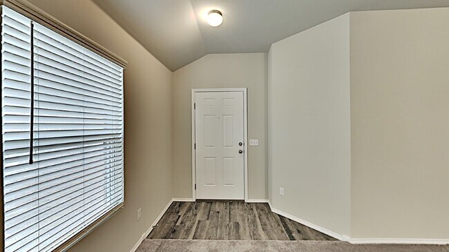 Building Photo - Very Nice 3 Bedroom 2 Bath Home in Yukon S...