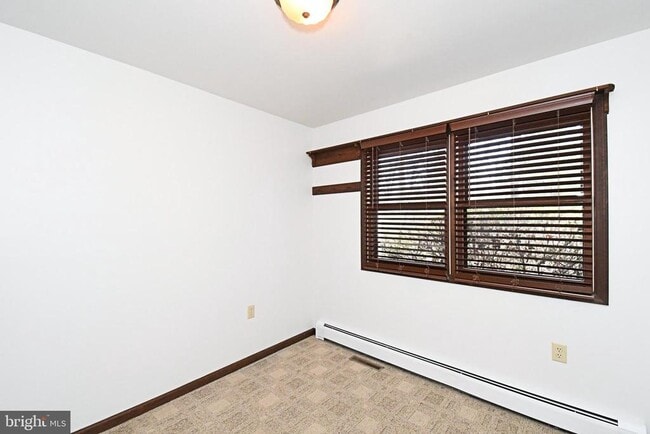 Building Photo - 306 Cedar Hill Rd