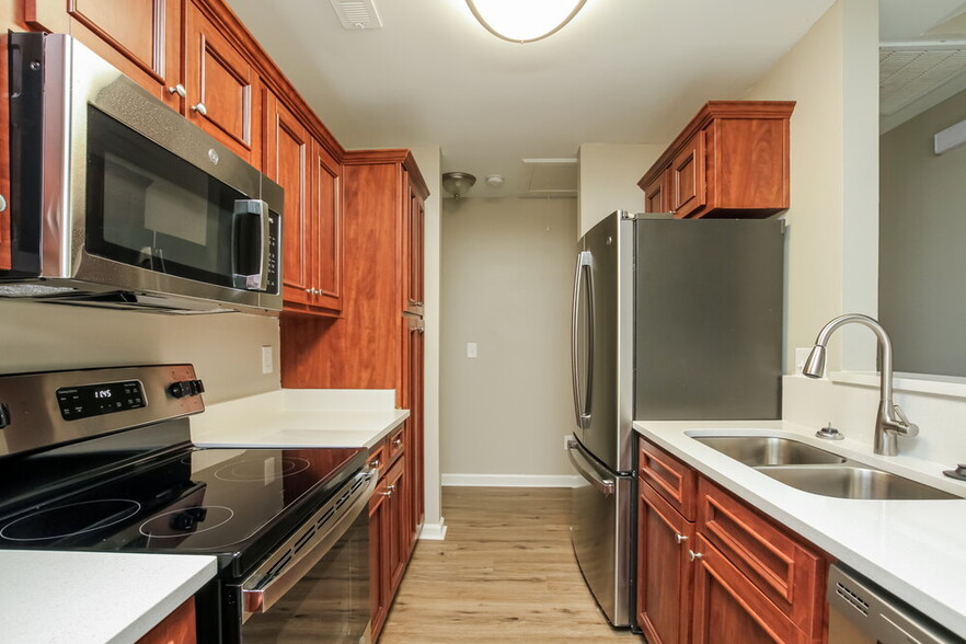 Building Photo - 1225 Larkspur Dr