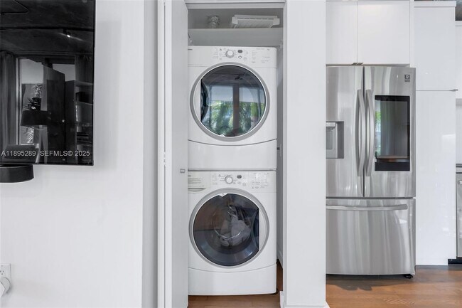 Building Photo - 1700 Meridian Ave