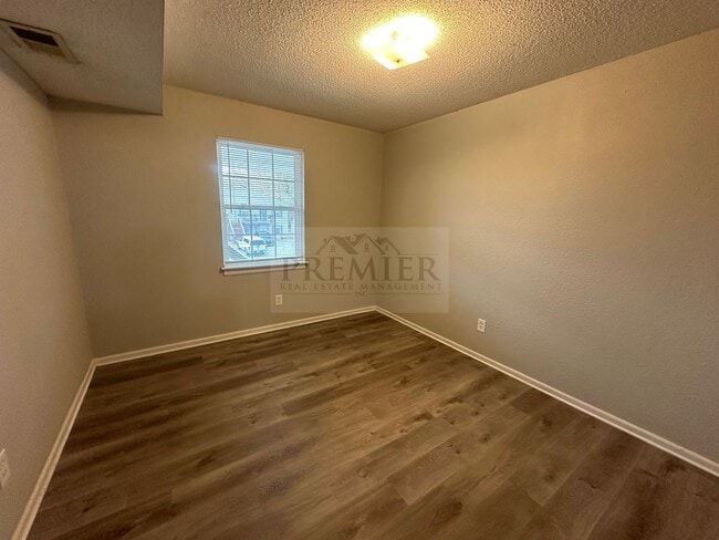 Building Photo - 302 W Montgomery St