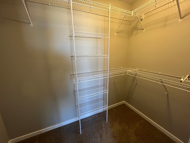 Building Photo - 3865 Elm Ridge Dr