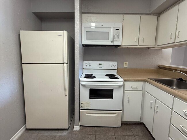 Building Photo - 425 Wymore Rd