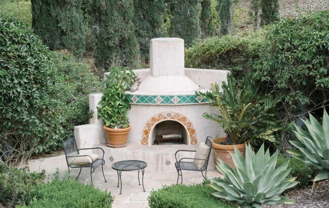 Building Photo - 3756 Foothill Rd