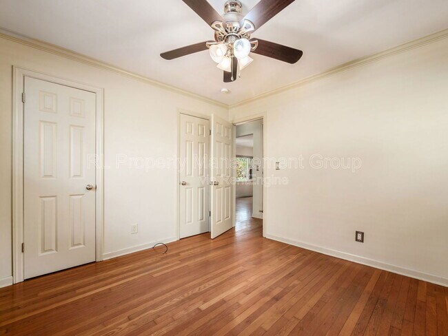 Building Photo - 925 S Chesterfield Rd