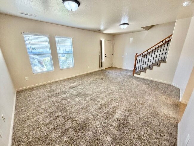 Building Photo - Fossil Hills #51-Beautiful town home near little valley
