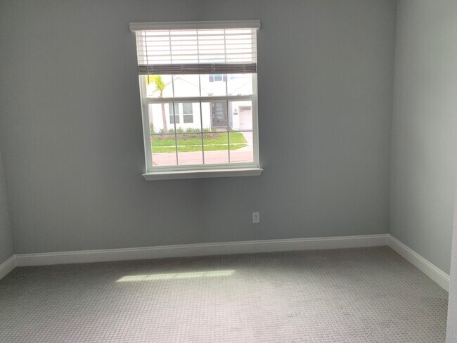Building Photo - 229 Waterline Dr
