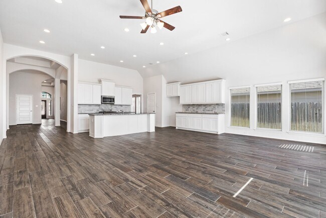 Building Photo - 4 Bedroom/3 Bath Kallinson Ranch Subdivision