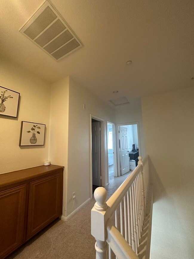 Building Photo - Stunning 3-Bedroom, 2.5-Bath Townhome in the Heart of Torrey Highlands – A Must-See!