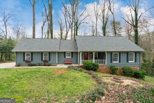 Building Photo - 570 Village Green Ct SW