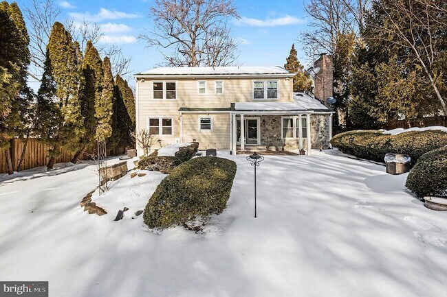 Building Photo - 8519 Electric Ave