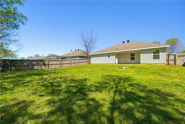 Building Photo - 6301 SW Meadow Well Ave