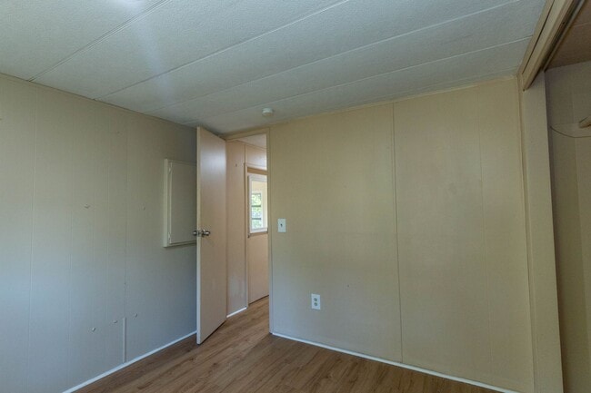 Building Photo - 2 Bed, 1 Bath, Manufactured Home in Harper...