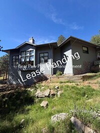 Building Photo - "Embrace Spacious Livingin this  3-Bedroom Gem in Genesee!"