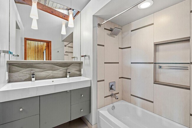 Building Photo - 407 Almarion Dr