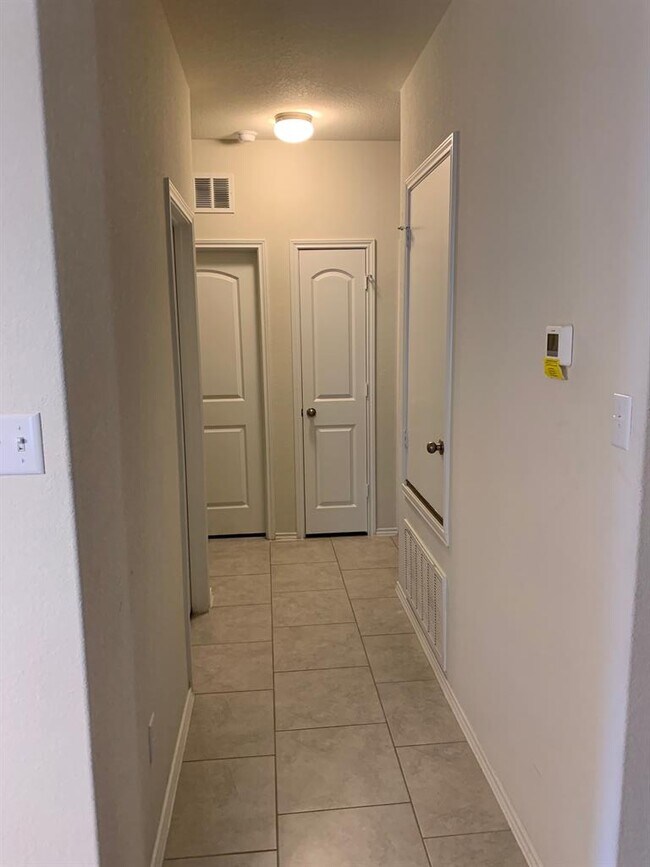 Building Photo - 605 Coffee Berry Dr