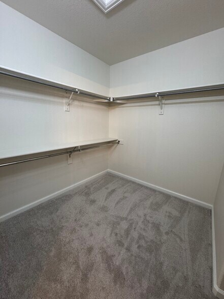 Building Photo - 4715 Hahns Peak Dr